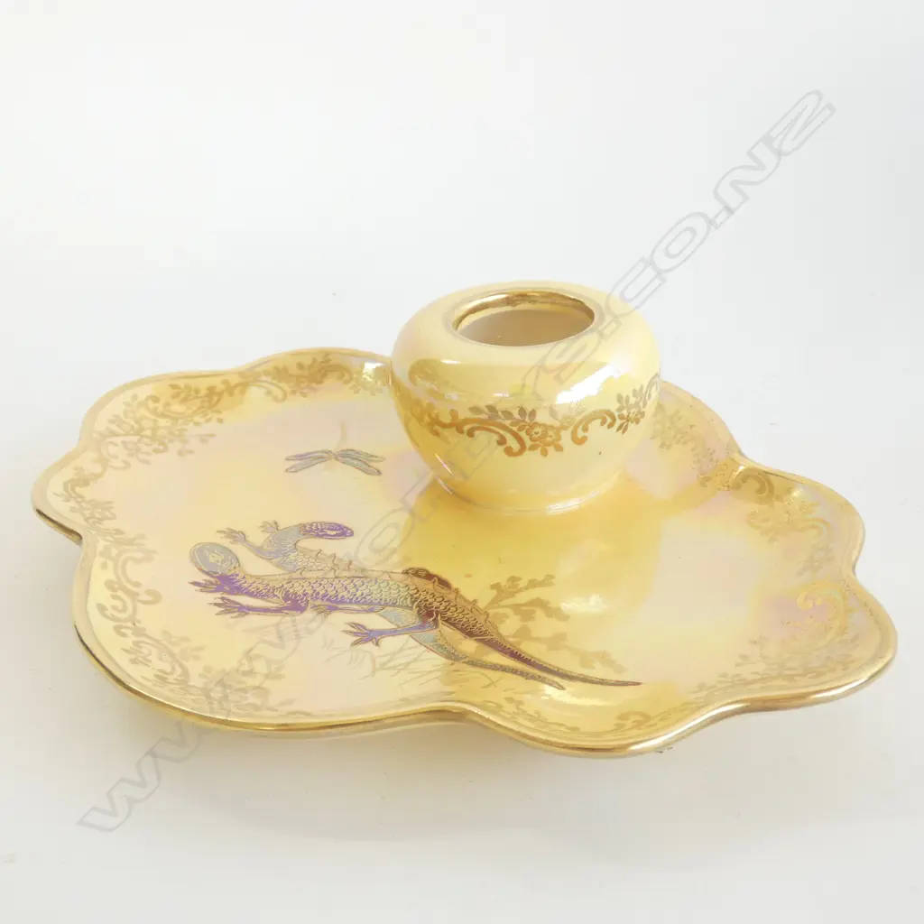 A Crown Devon inkwell on tray Image 1++